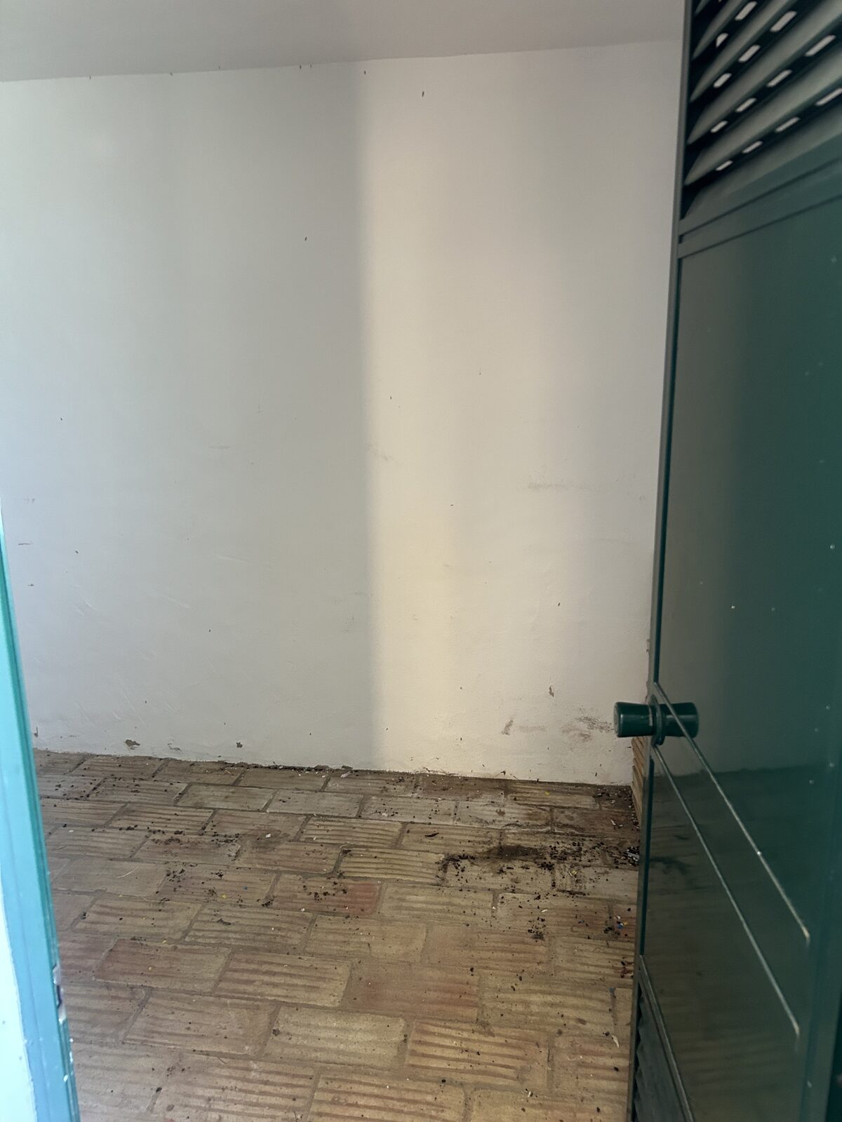 After: Storage room clear-out before and after Algarve