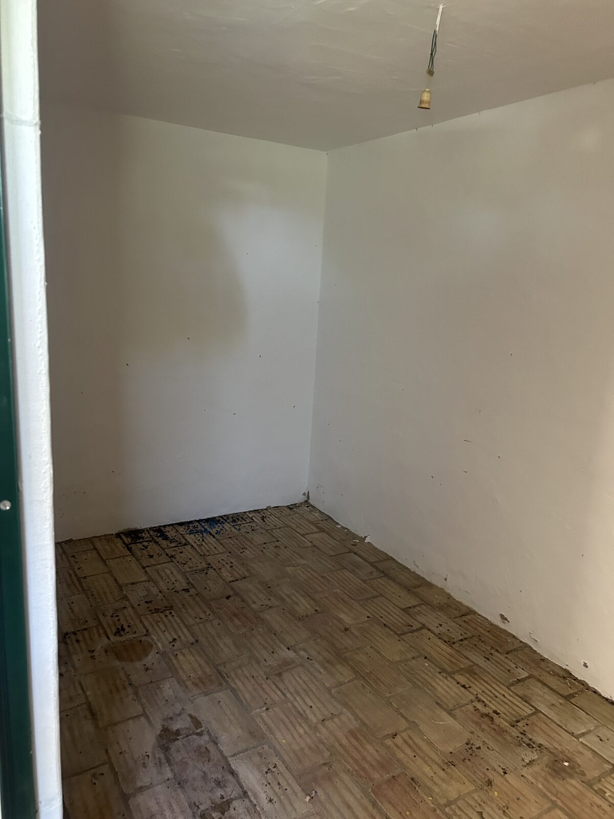 After: Storage room corner cleared Algarve
