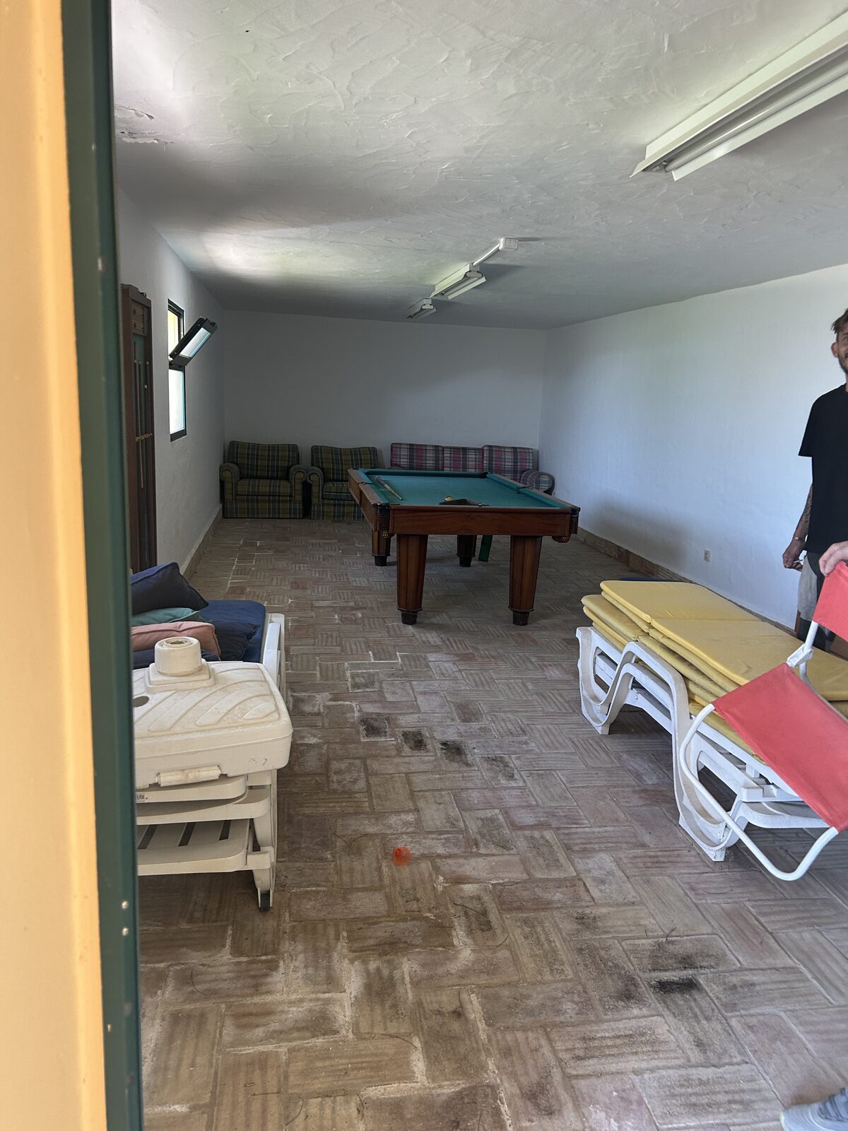 Before: Villa games room clearance before and after Algarve