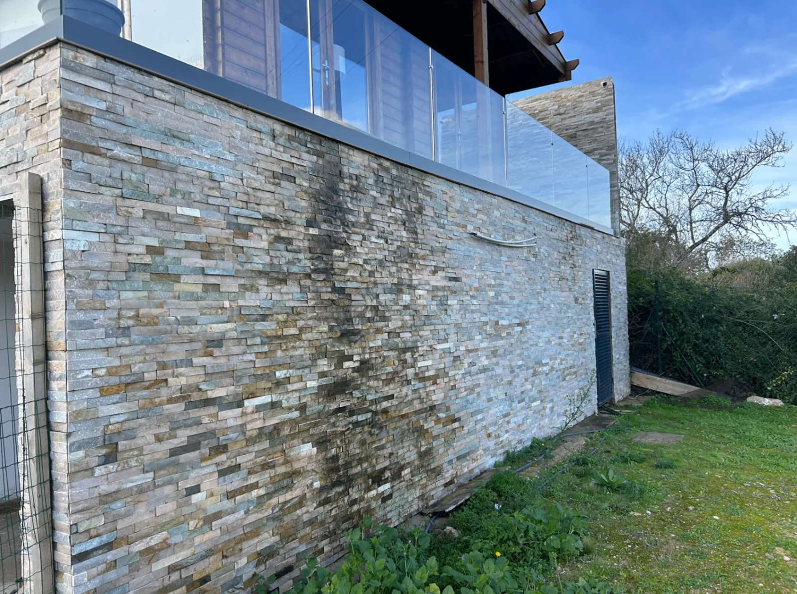 Before: Render wall pressure washing before and after Algarve